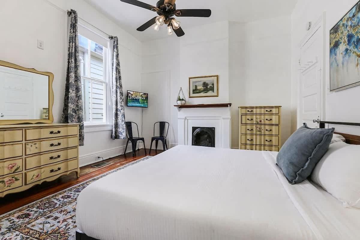 Villa Prime Uptown With Backyard And Ev Parking