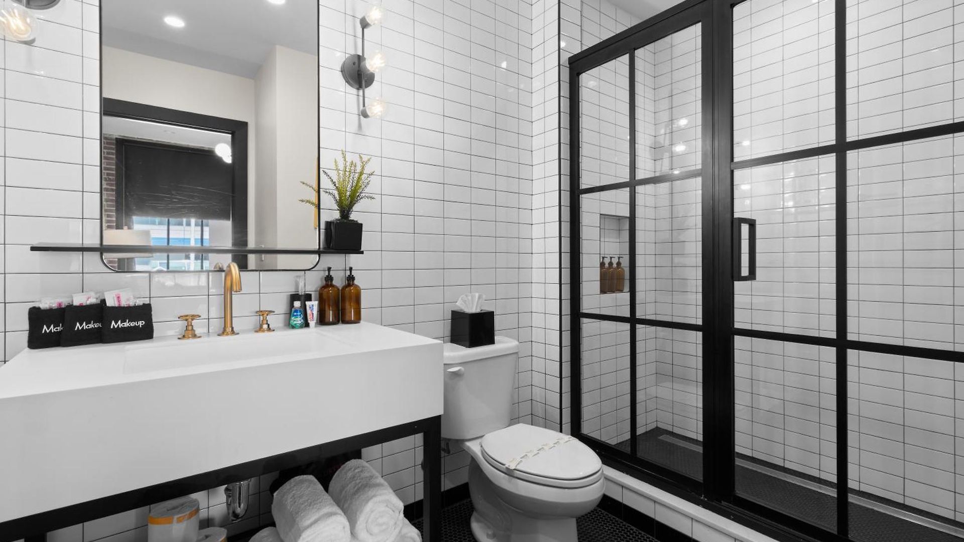 Eleven48 Aparthotel 3*