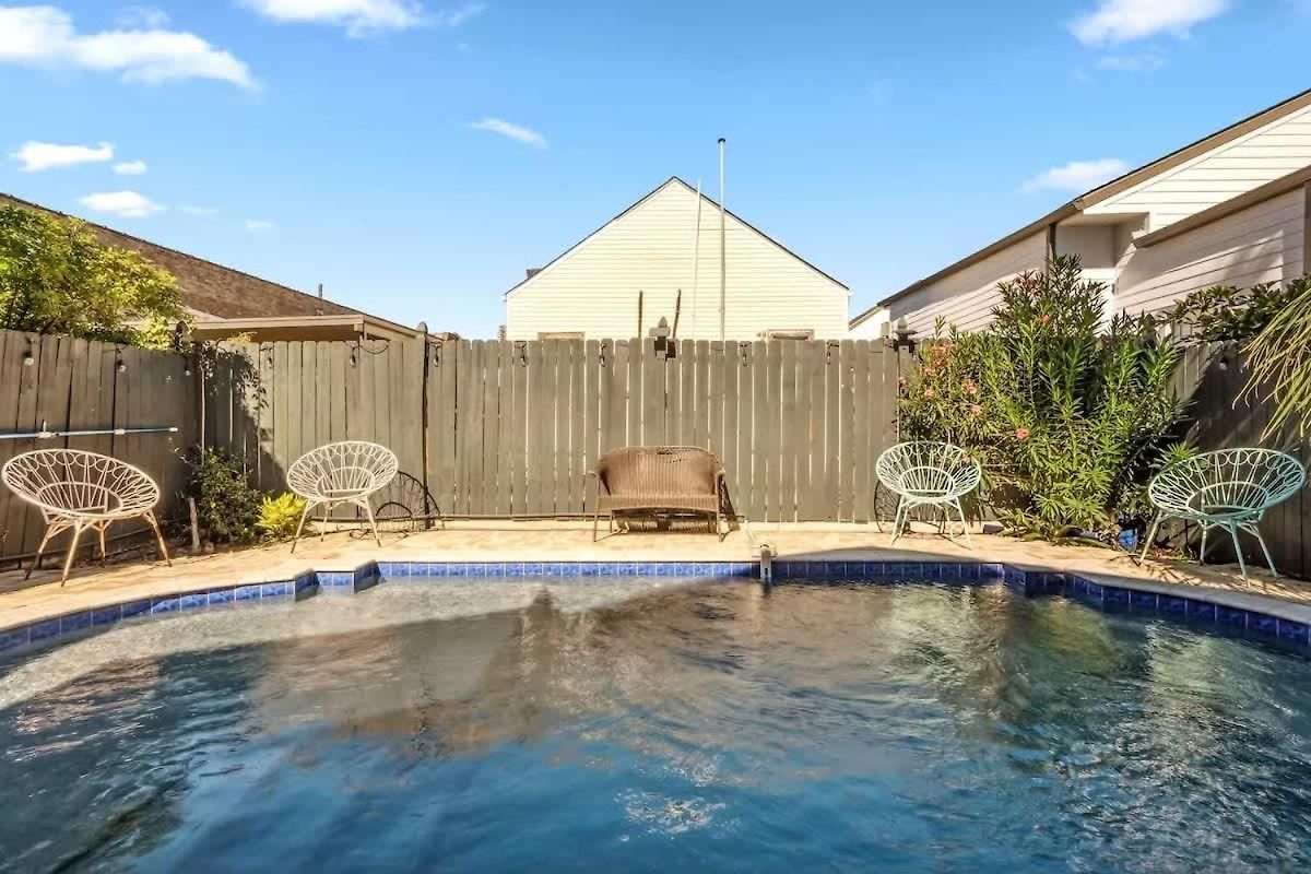 Relaxing Bohemian W Heated Pool 5br 4ba * New Orleans