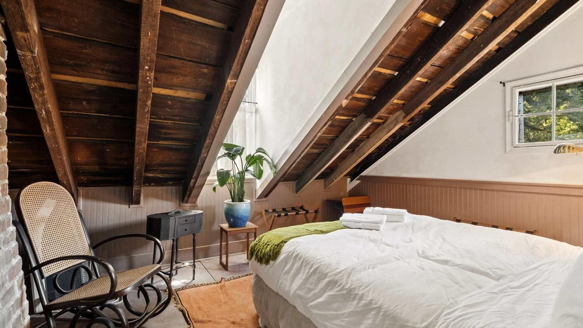 Bed & Breakfast Historic 1840s 2 Min Steps From French Quarter 9br 7ba *