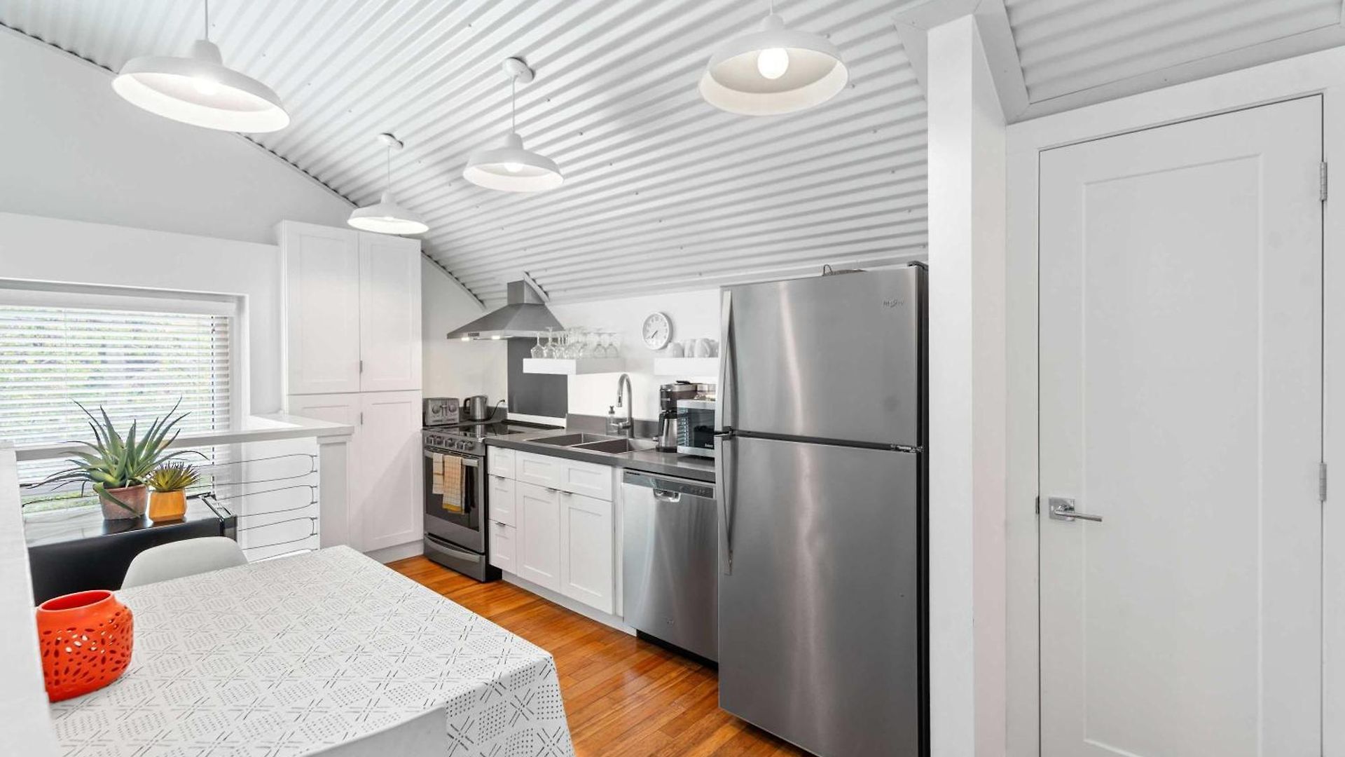 Holiday home Private Pool - Massive Game & Living-dining Space - The Moon Bywater *