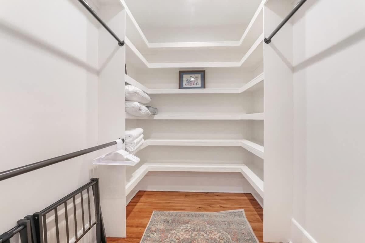 Classy Upscale Perfect Uptown Location Holiday home