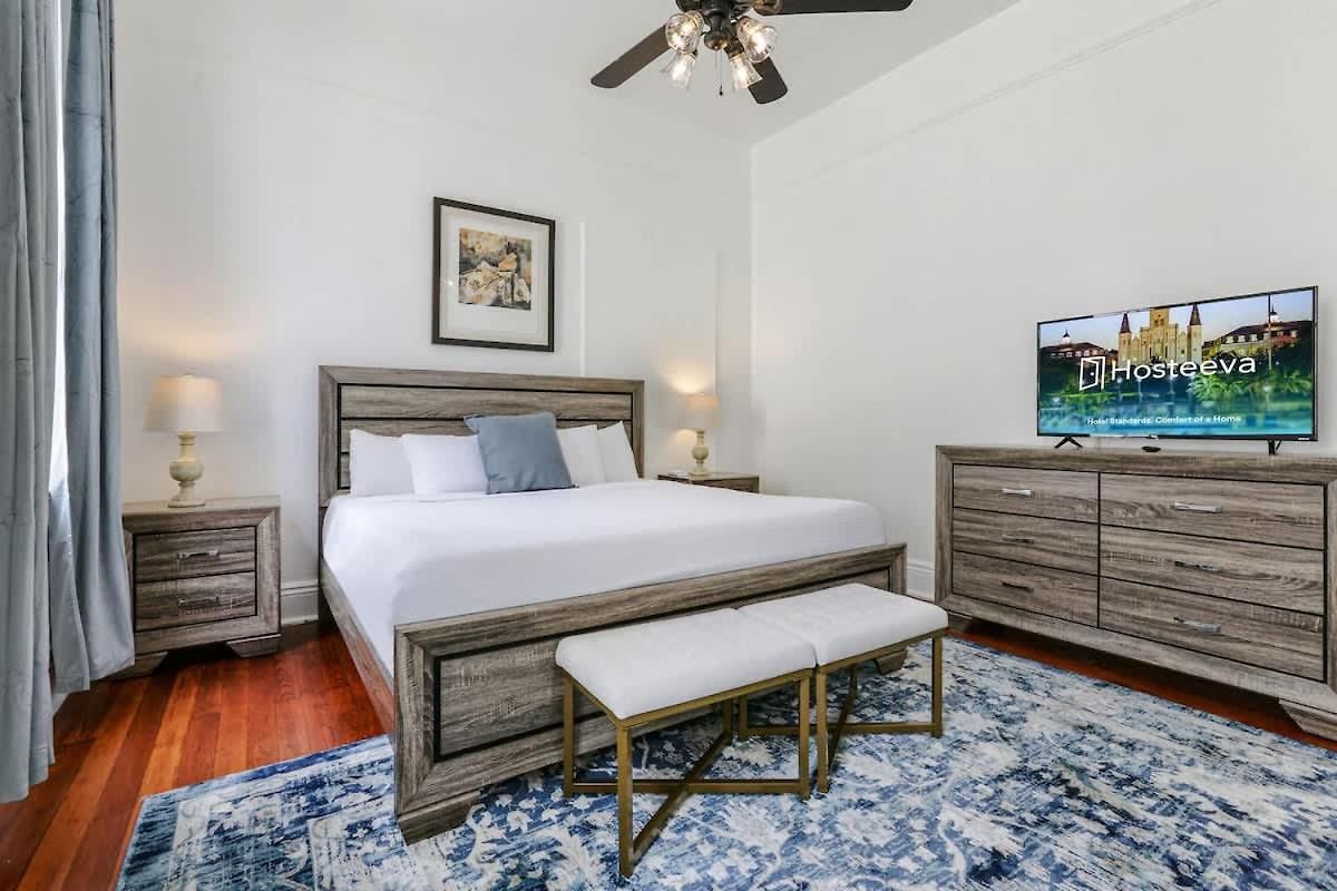 Prime Uptown With Backyard And Ev Parking *