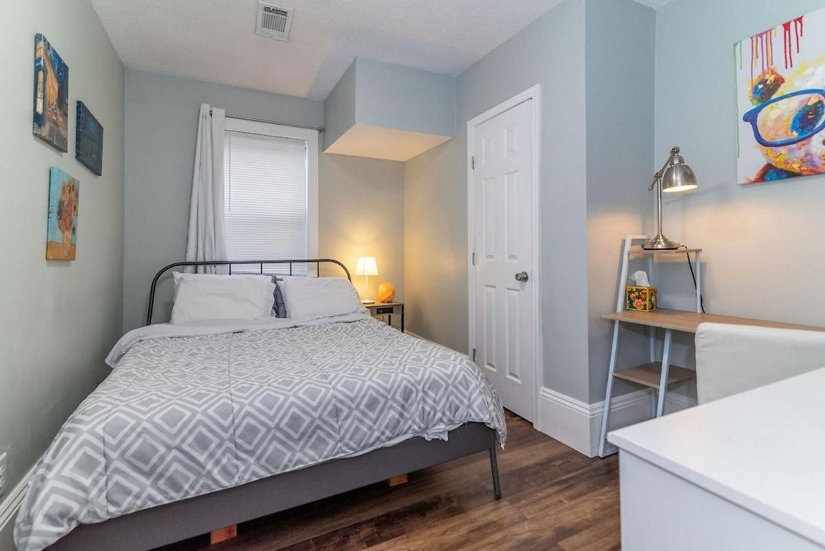 Uptown Fast Wifi Sleep 4 Holiday home