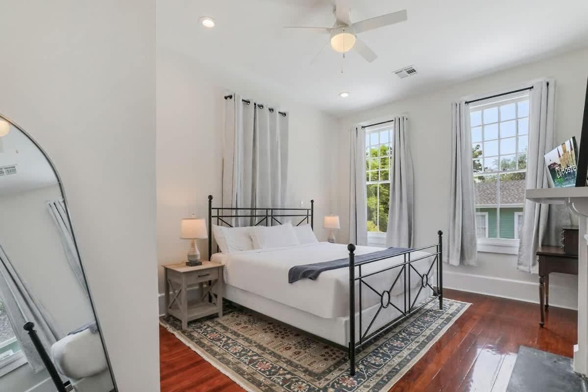 Classy Upscale Perfect Uptown Location Holiday home *