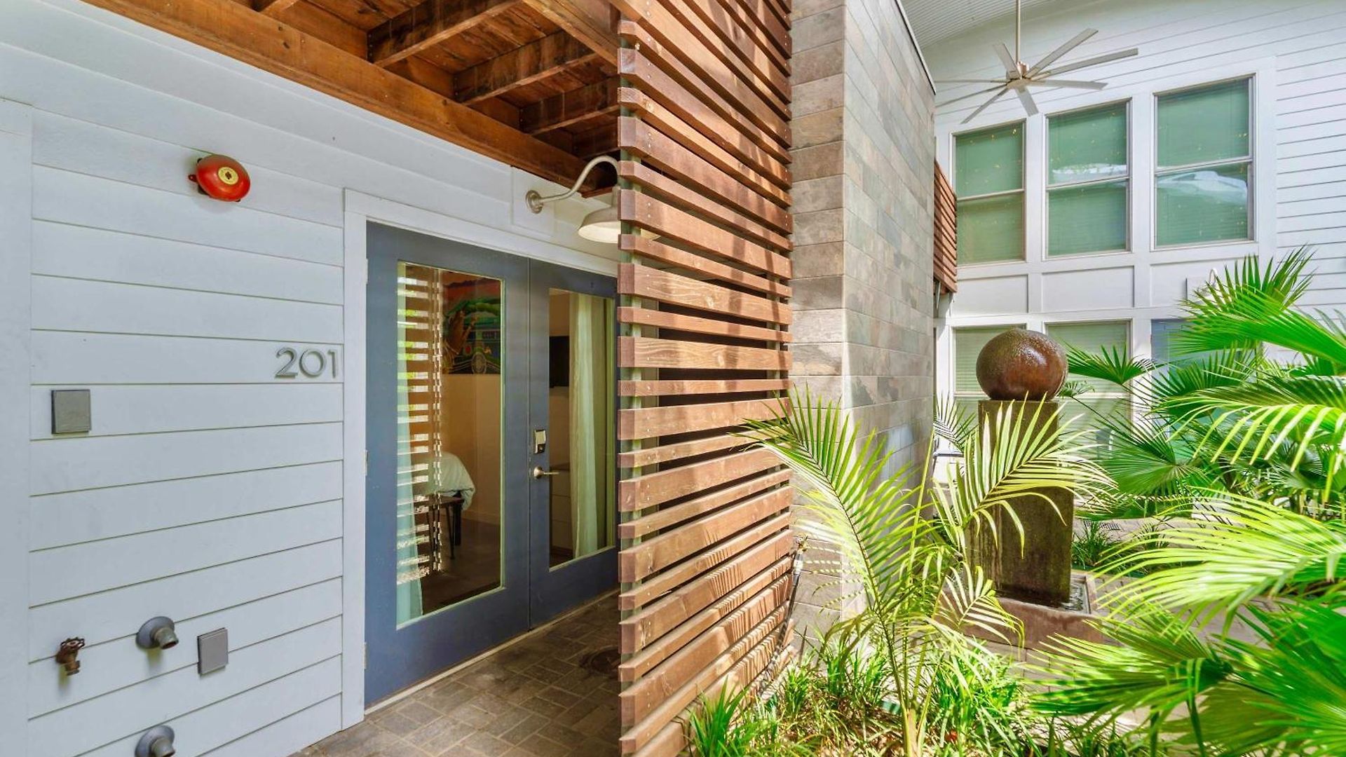 Holiday home Private Pool - Massive Game & Living-dining Space - The Moon Bywater