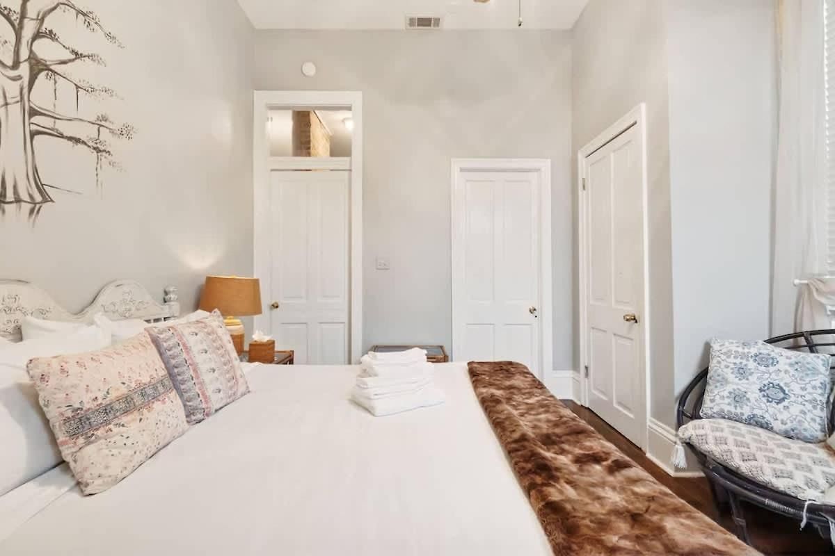 Relaxing Bohemian W Heated Pool 5br 4ba New Orleans