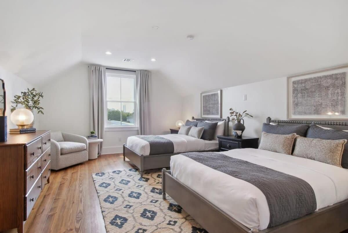 Designer Heated Pool & Rooftop New Orleans