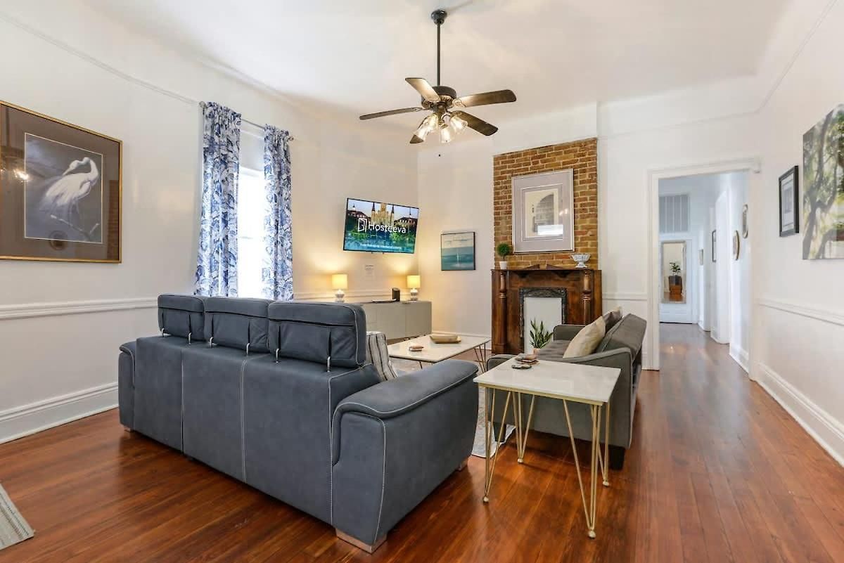 Prime Uptown With Backyard And Ev Parking Villa *