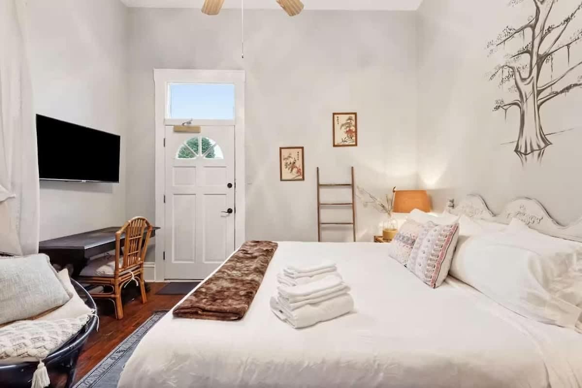 Villa Relaxing Bohemian W Heated Pool 5br 4ba New Orleans