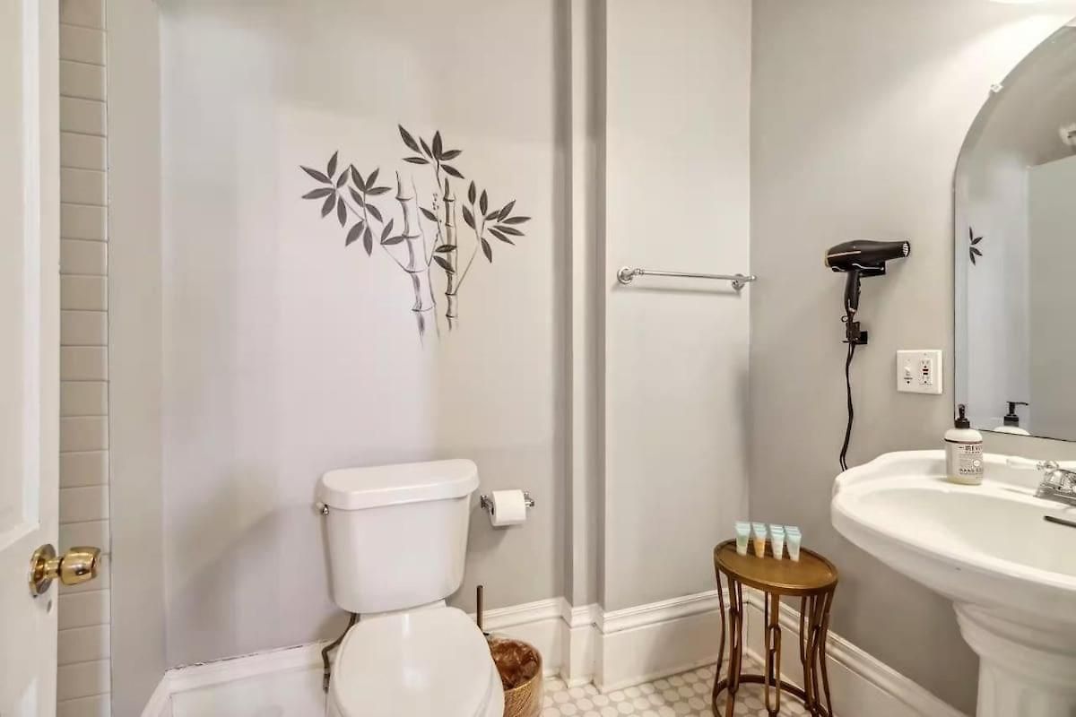 Relaxing Bohemian W Heated Pool 5br 4ba New Orleans