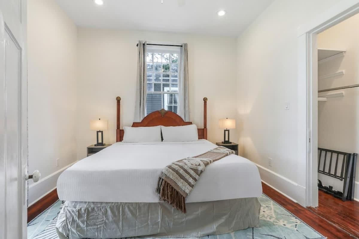 Classy Upscale Perfect Uptown Location Holiday home *
