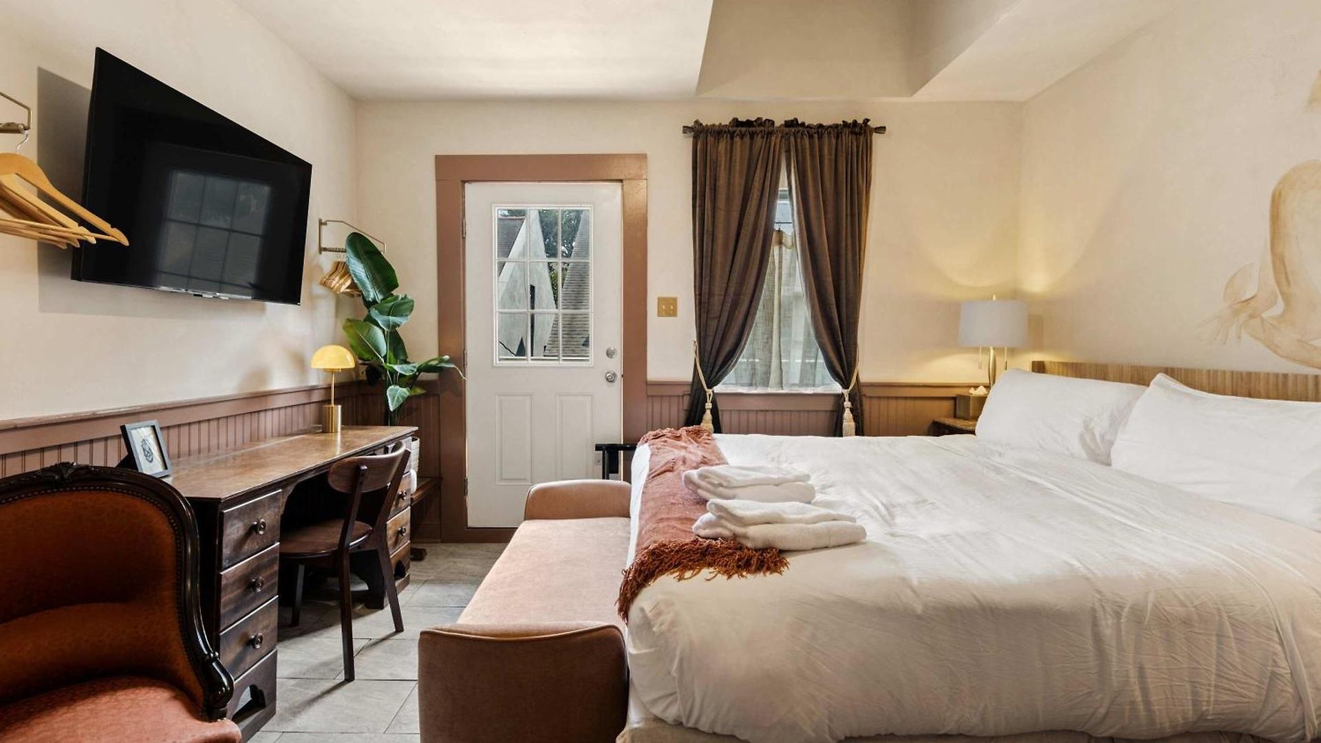 Historic 1840s 2 Min Steps From French Quarter 9br 7ba *