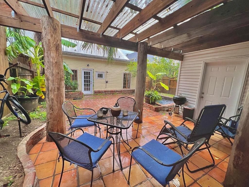 A Courtyard Garden Retreat With Splash Pool * New Orleans
