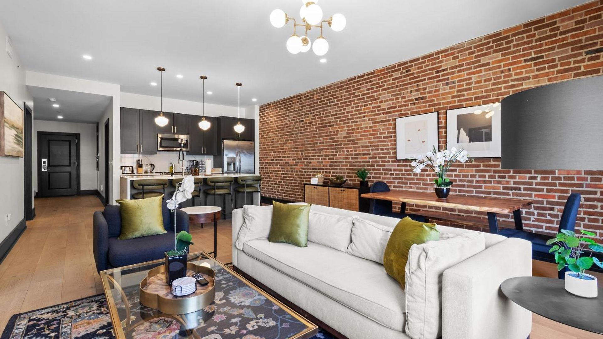 Eleven48 Aparthotel 3*