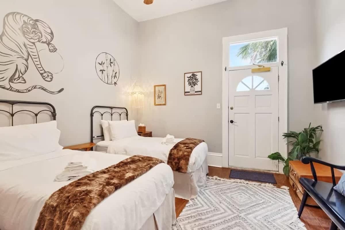 Villa Relaxing Bohemian W Heated Pool 5br 4ba