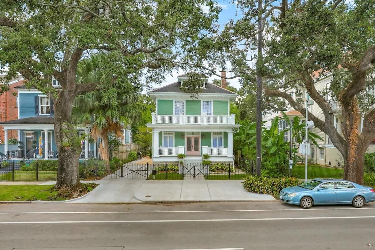 Classy Upscale Perfect Uptown Location Holiday home *