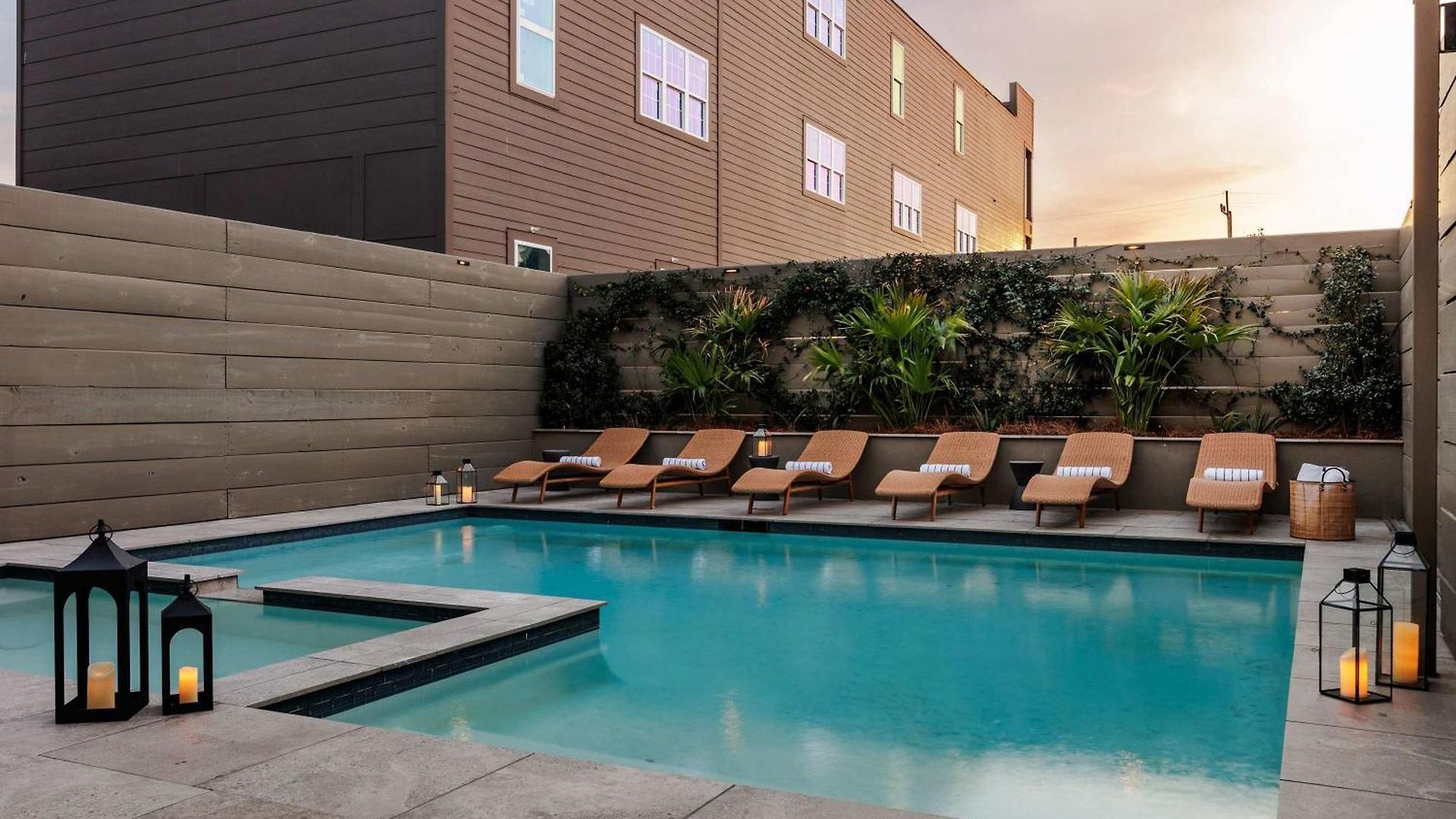 Radiant Nola Retreat Heated Pool Holiday home New Orleans
