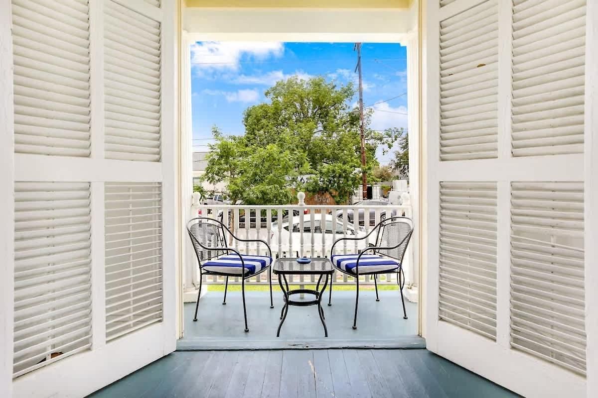 Villa Prime Uptown With Backyard And Ev Parking