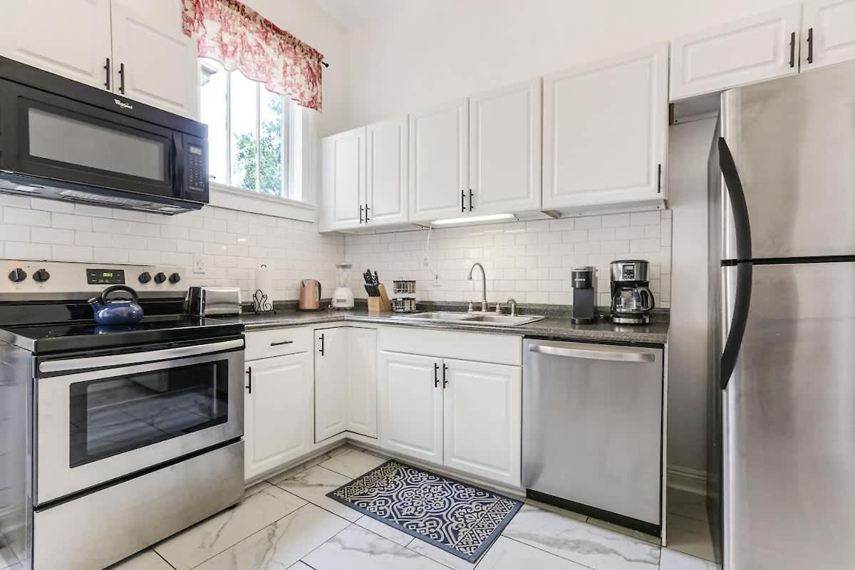 Prime Uptown With Backyard And Ev Parking * New Orleans