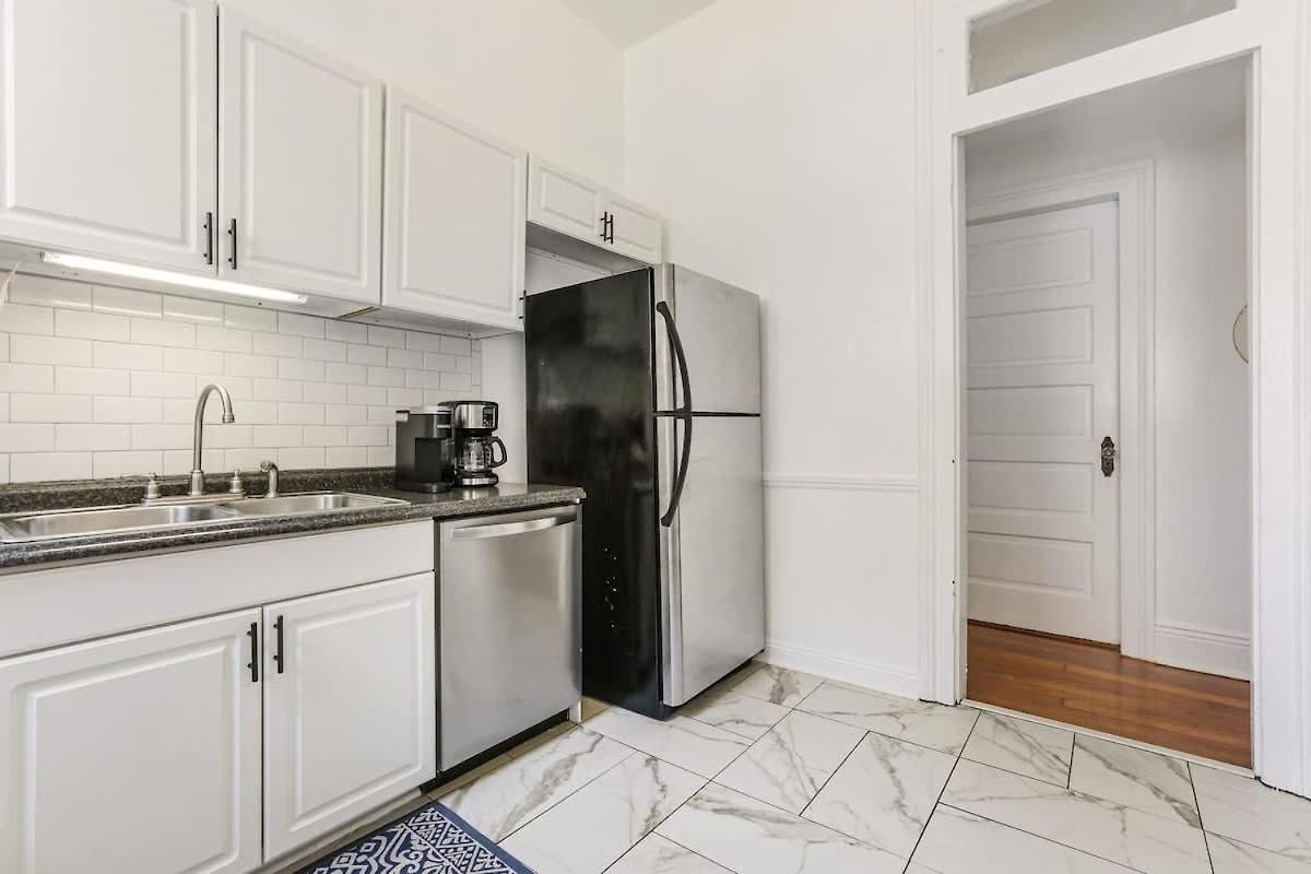 Villa Prime Uptown With Backyard And Ev Parking