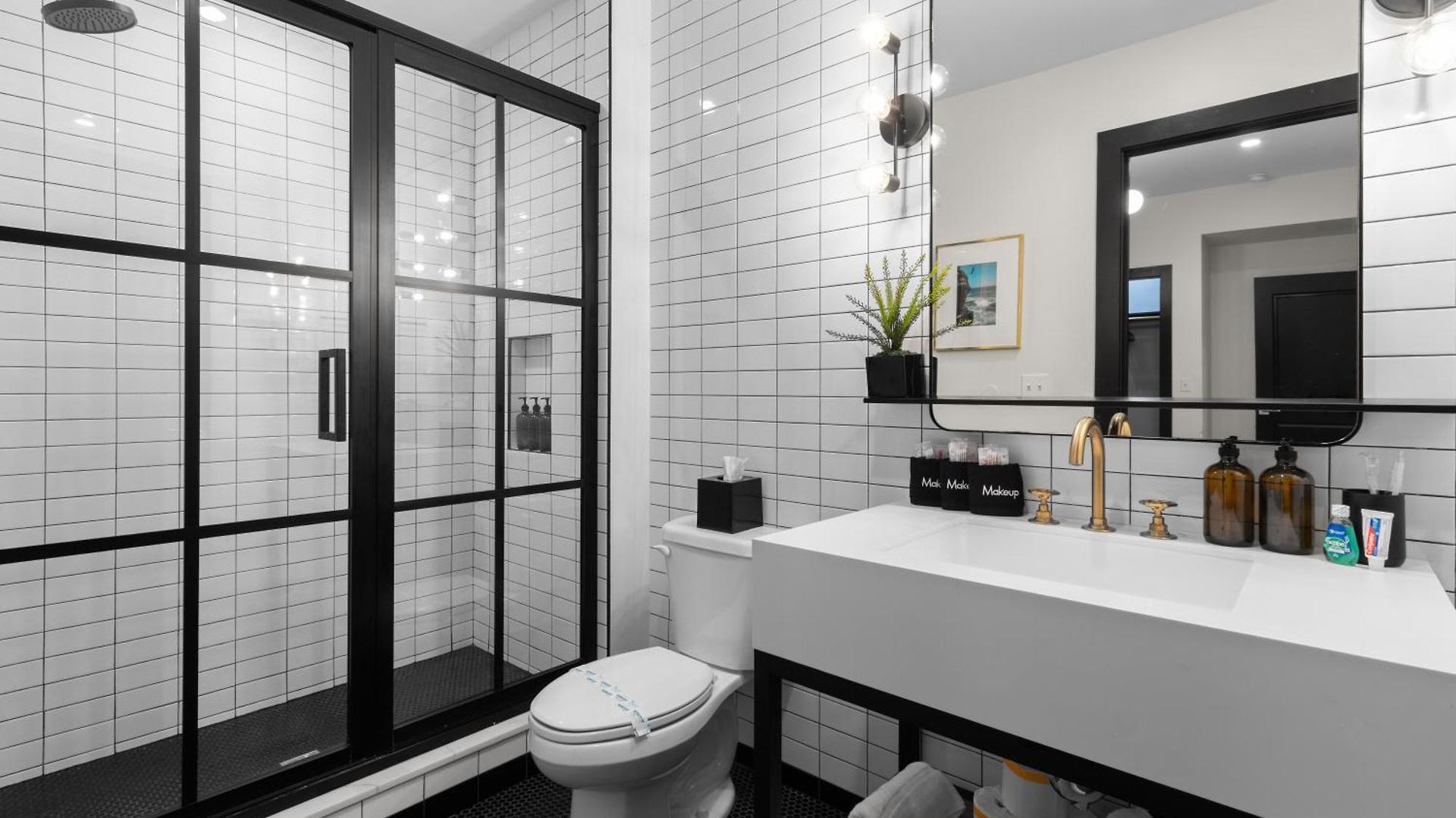 Eleven48 Aparthotel