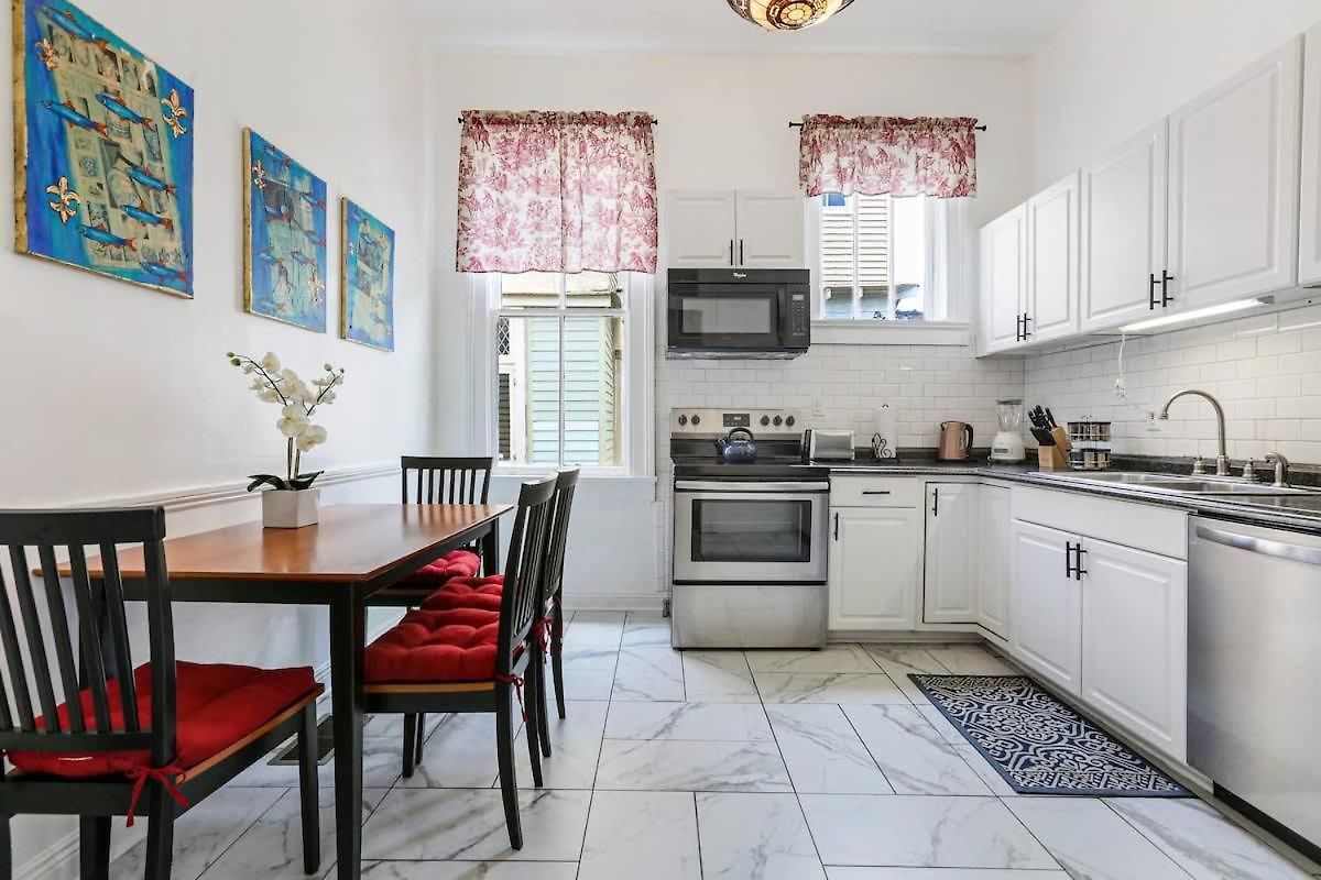 Prime Uptown With Backyard And Ev Parking * New Orleans