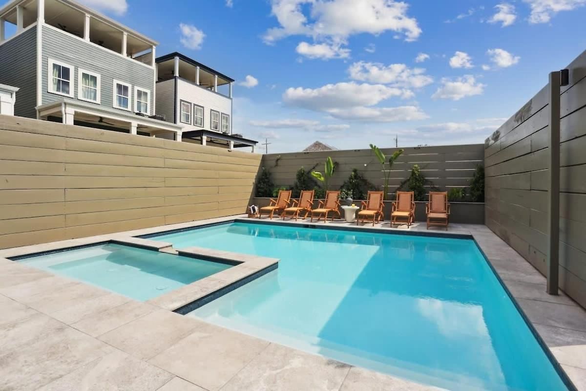 Designer Heated Pool & Rooftop *