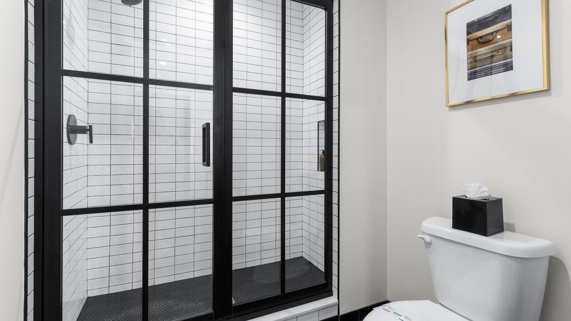Eleven48 Aparthotel 3*