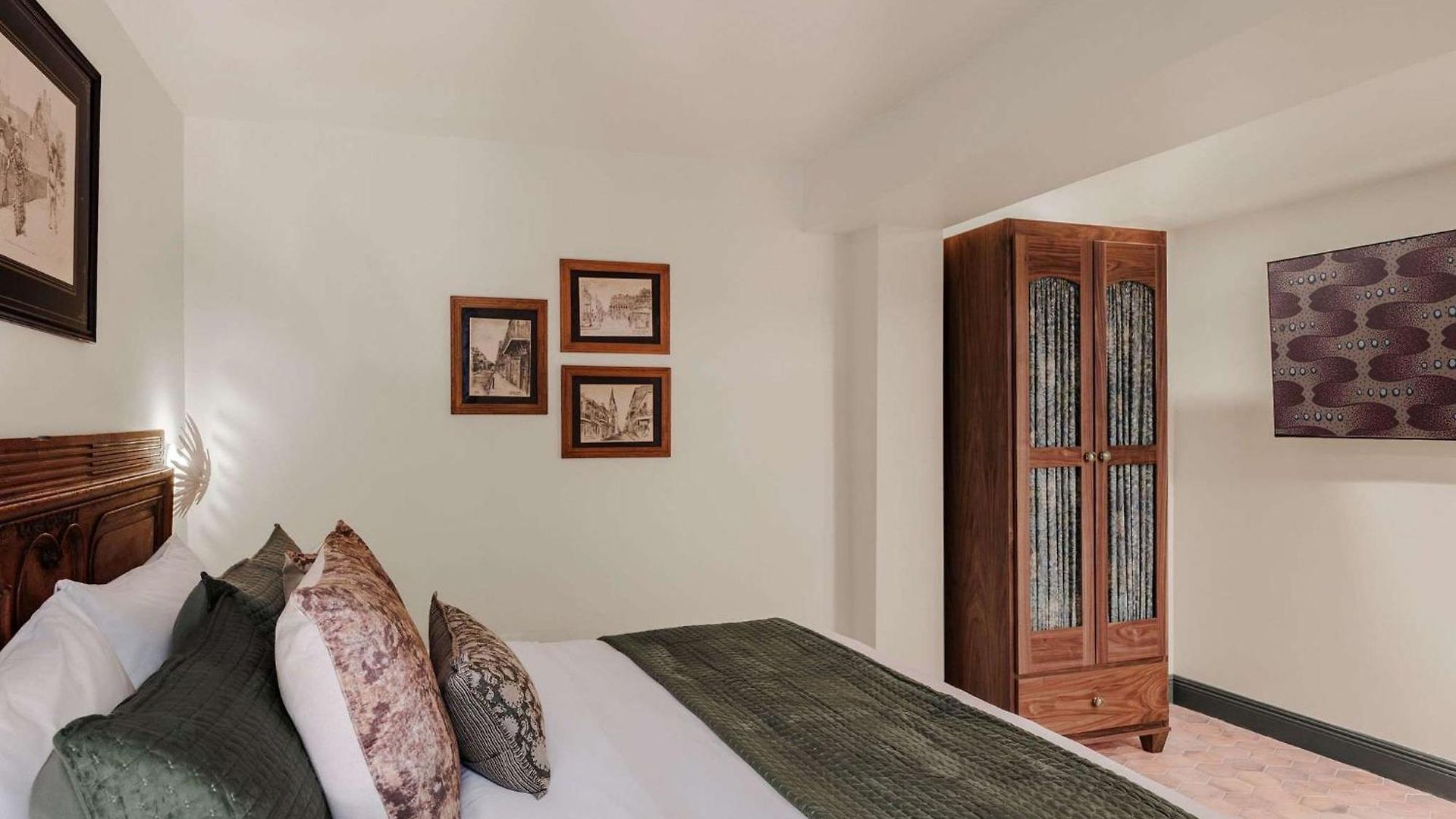 24 Bedroom Boutique Buyout Private Pool Hotel *