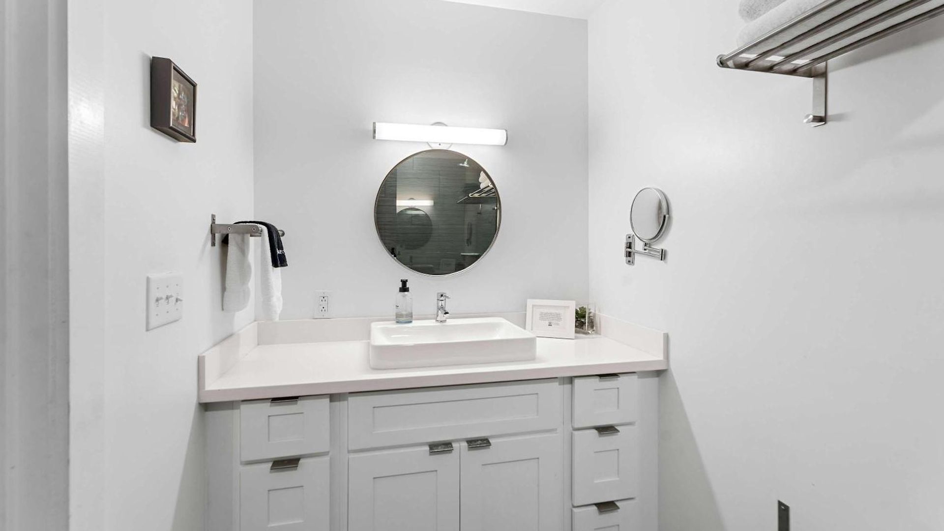 Private Pool - Massive Game & Living-dining Space - The Moon Bywater