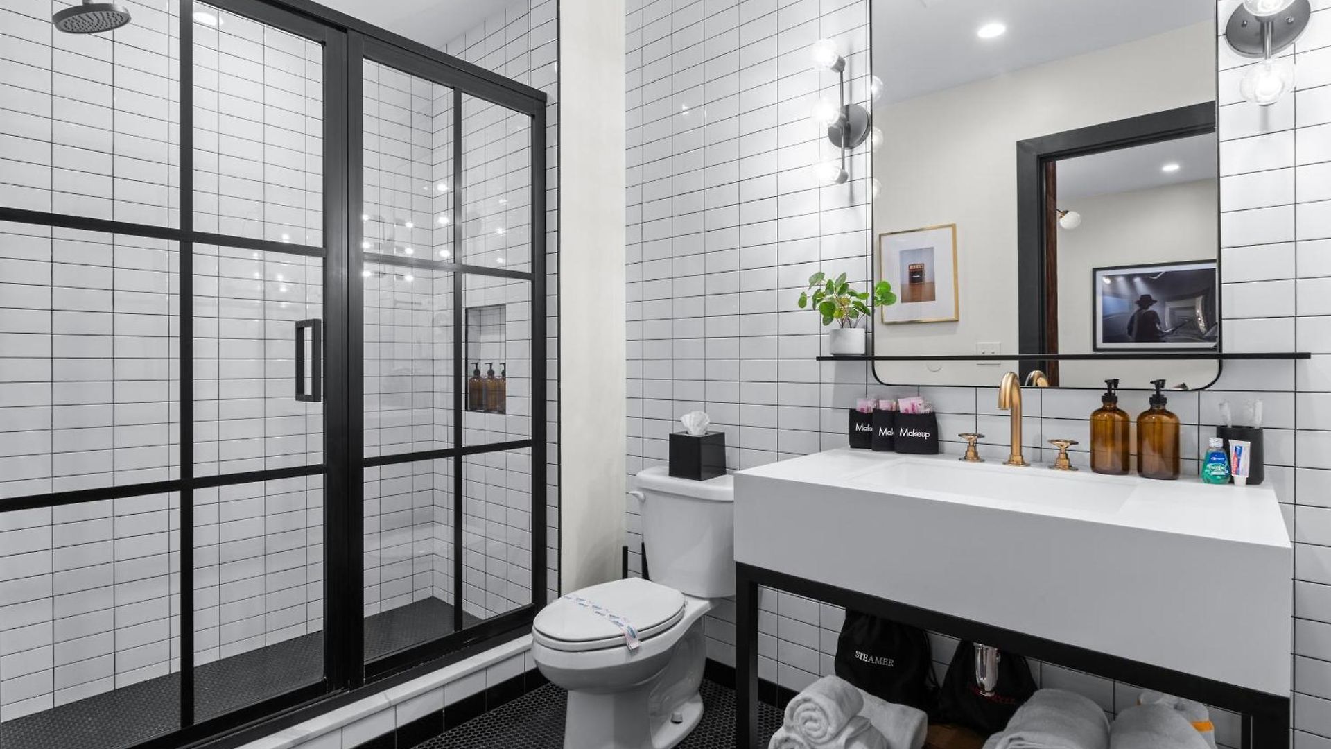 Eleven48 3*