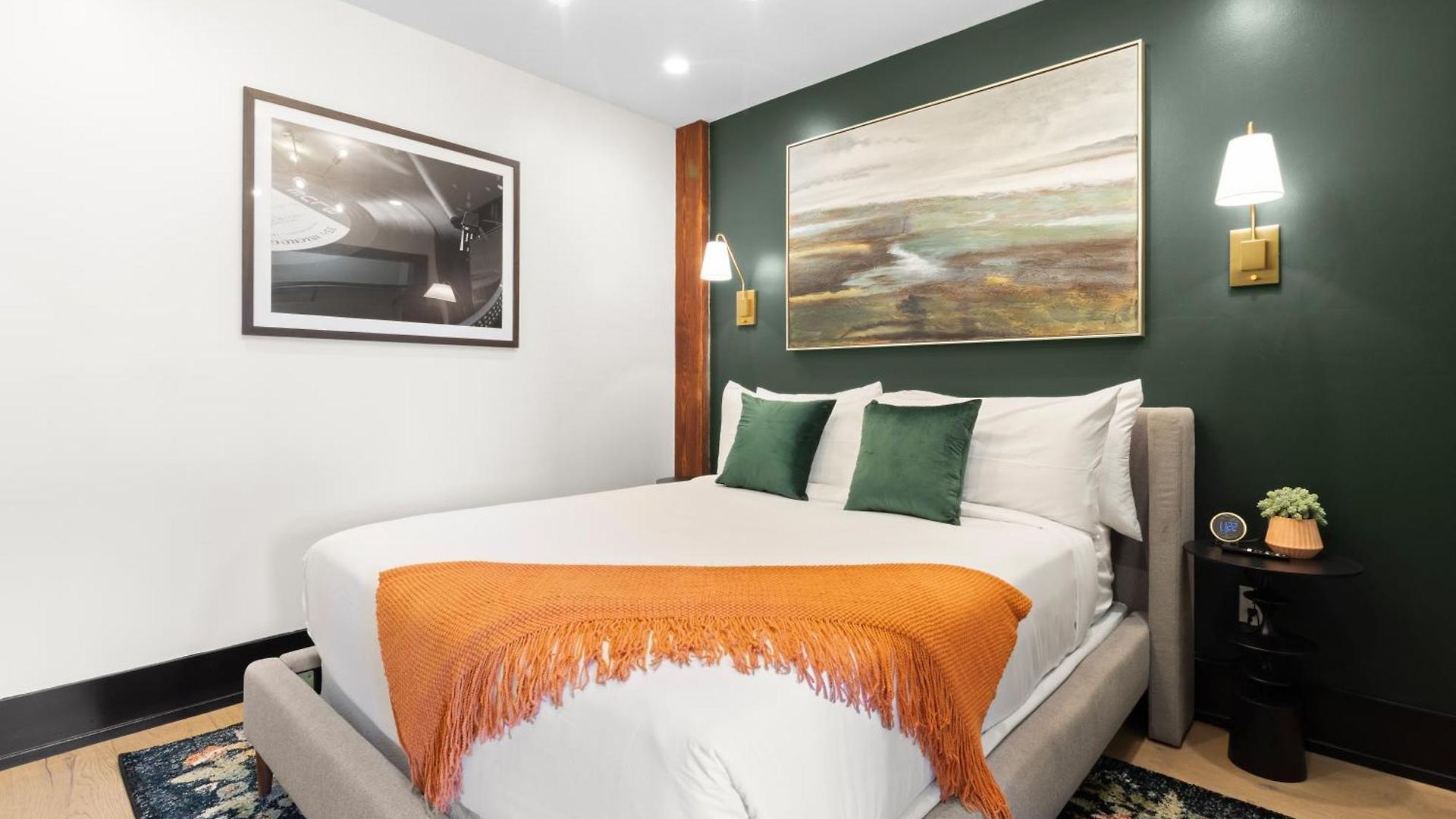 Eleven48 Aparthotel