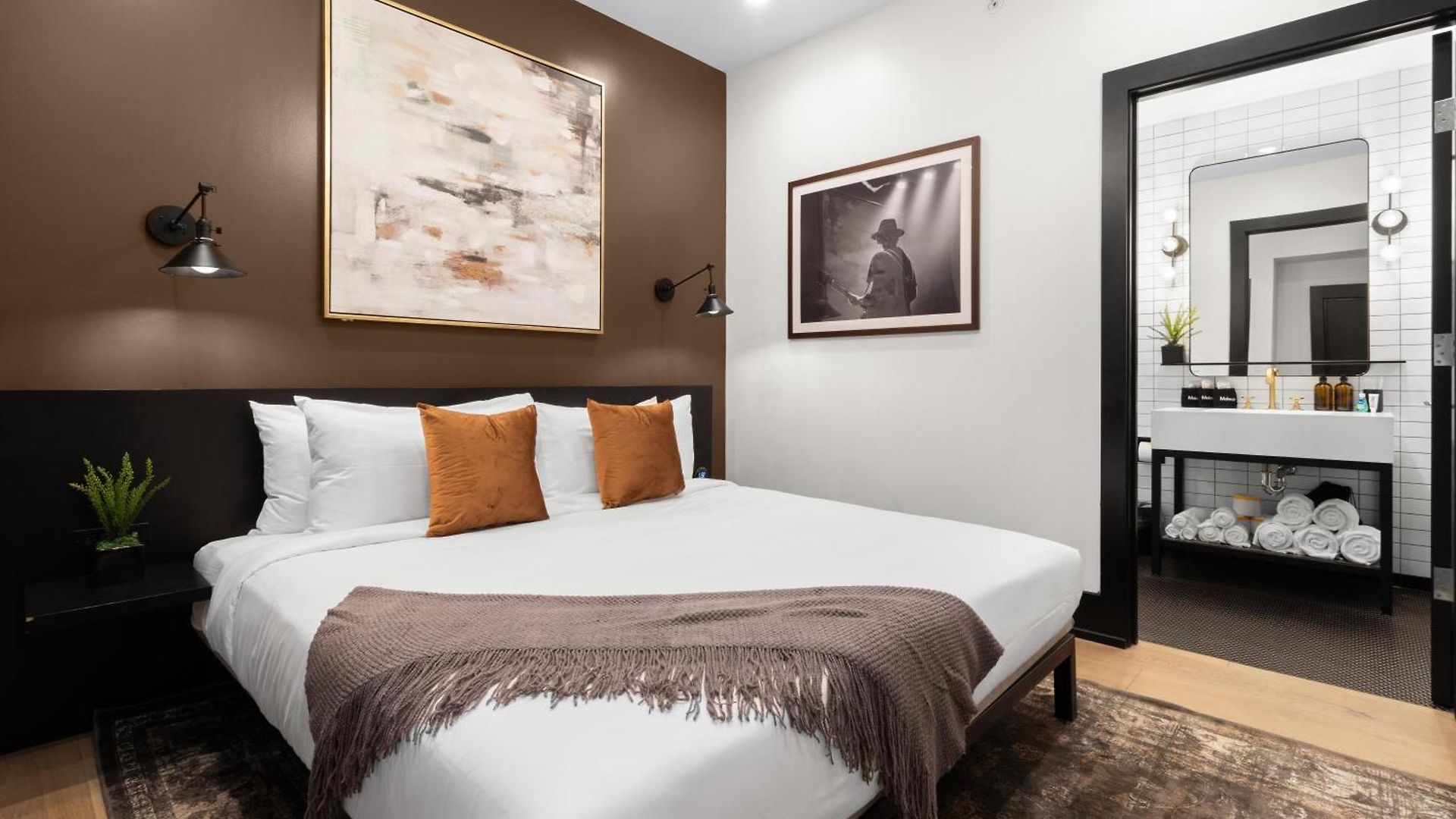 Eleven48 Aparthotel 3*