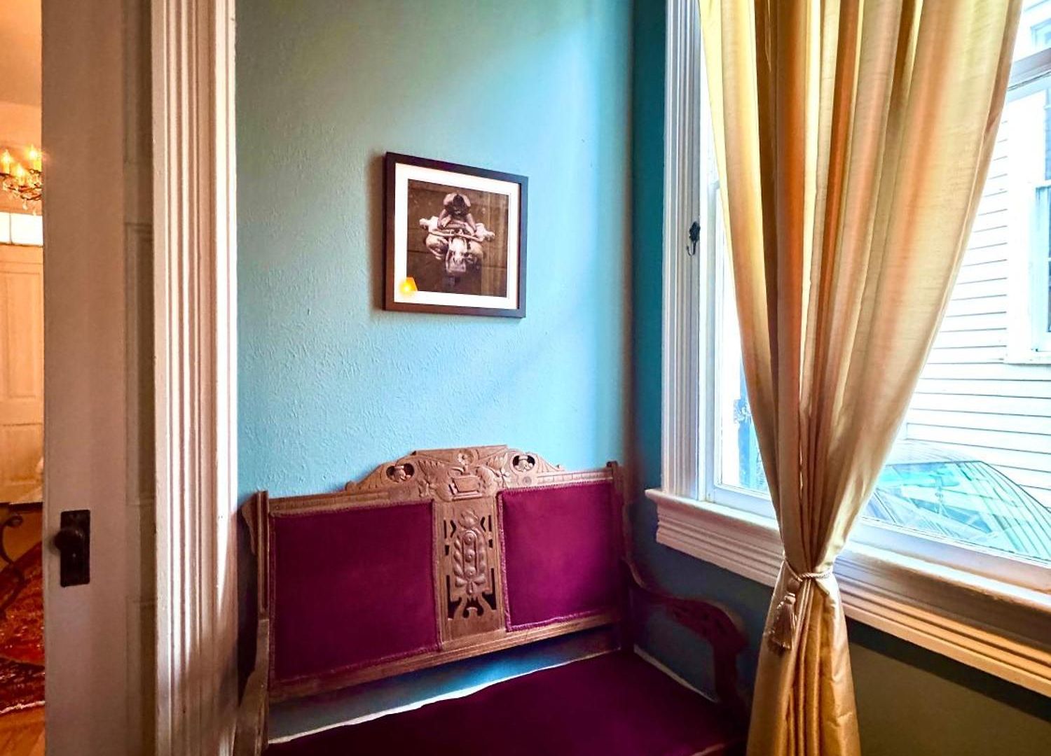 Boutique Double Queen Balcony And Pool 3*