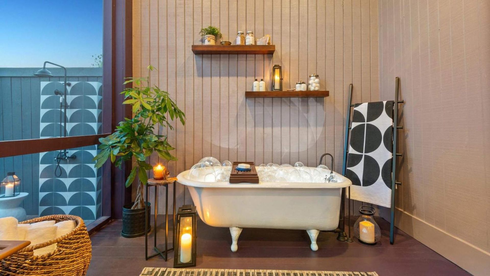 Grand 10br Nola Retreat Dual Heated Pools & Spas Holiday home New Orleans