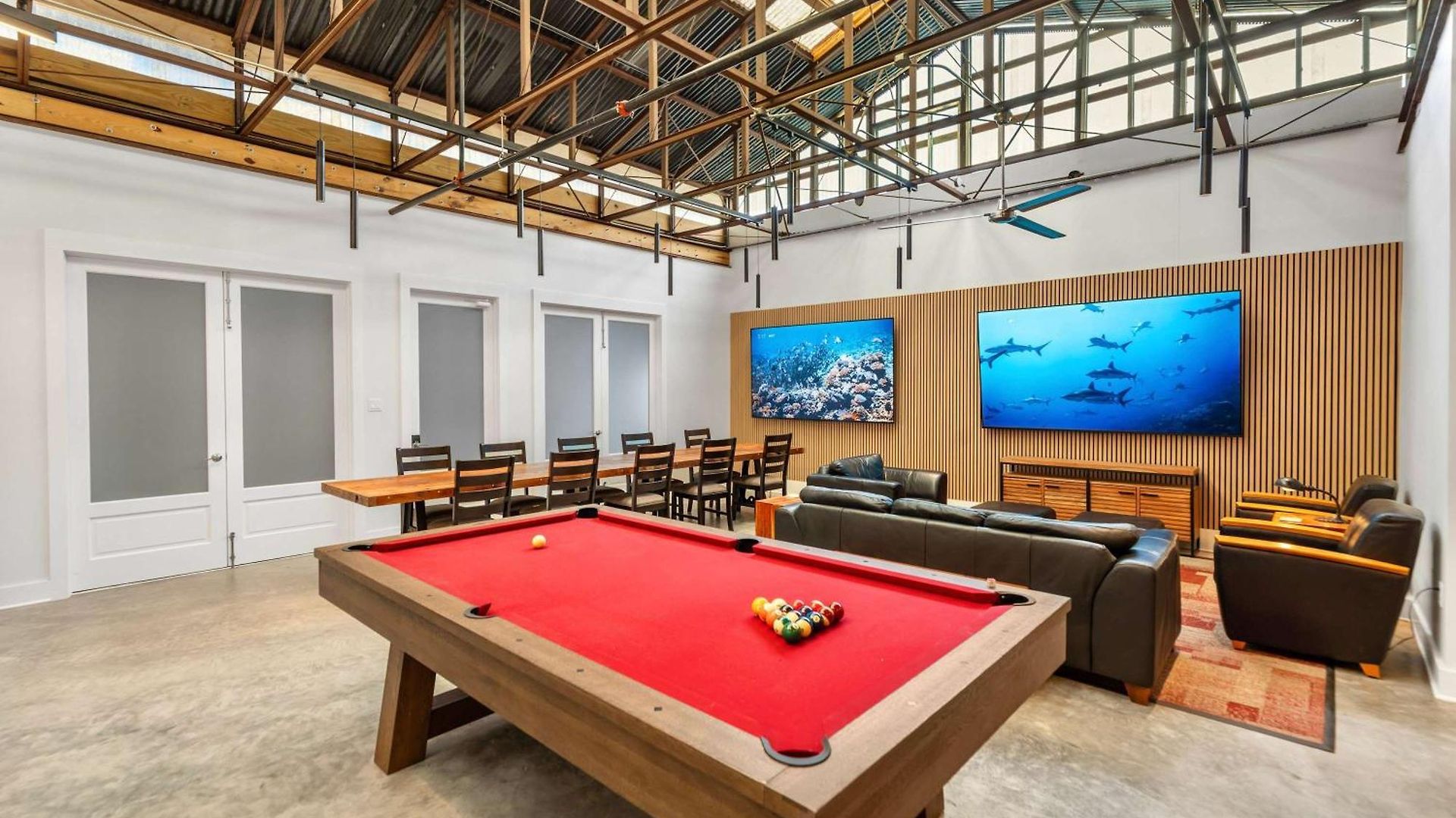 Holiday home Private Pool - Massive Game & Living-dining Space - The Moon Bywater *