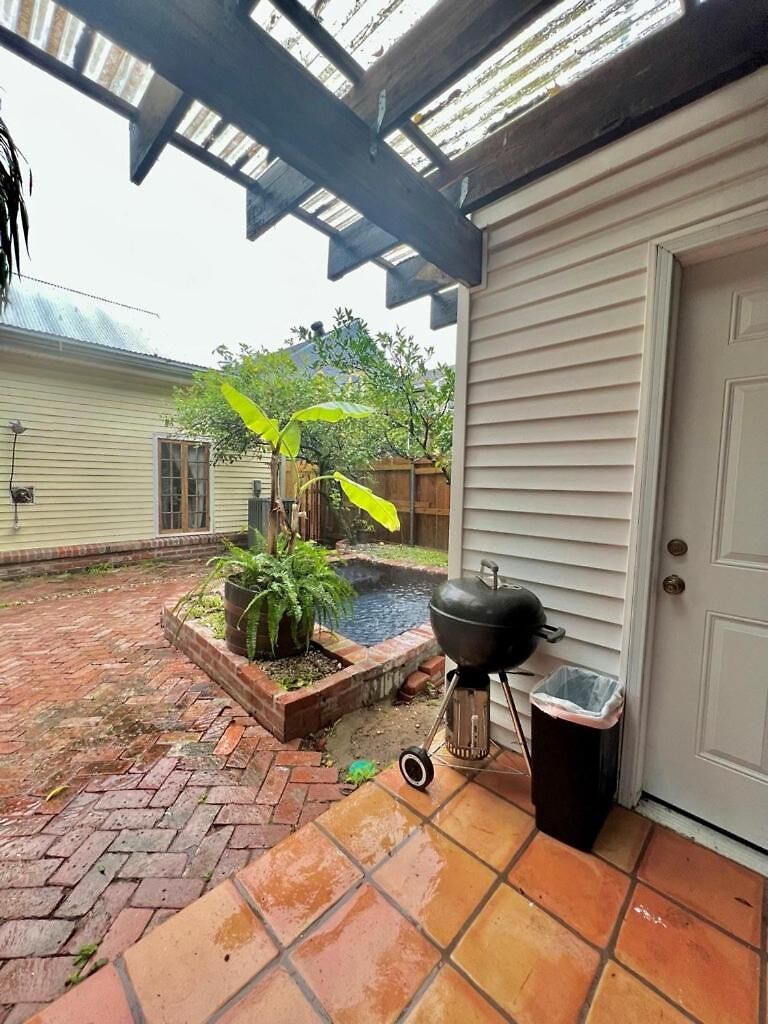 Holiday home A Courtyard Garden Retreat With Splash Pool