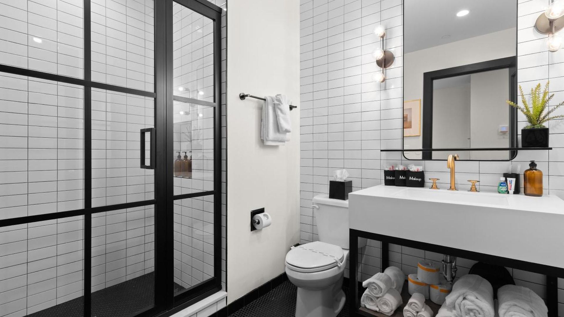Eleven48 Aparthotel