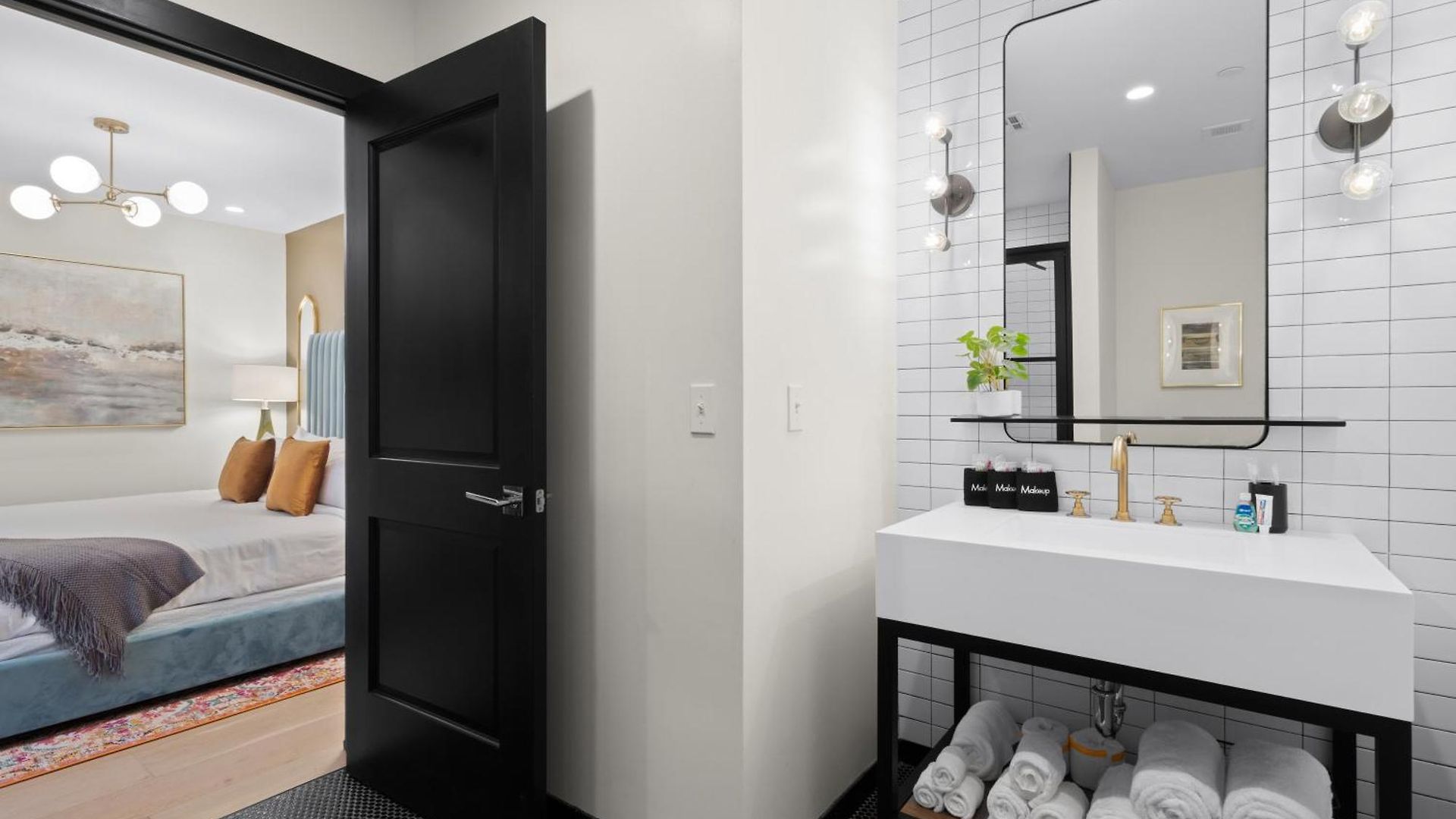 Eleven48 Aparthotel 3*