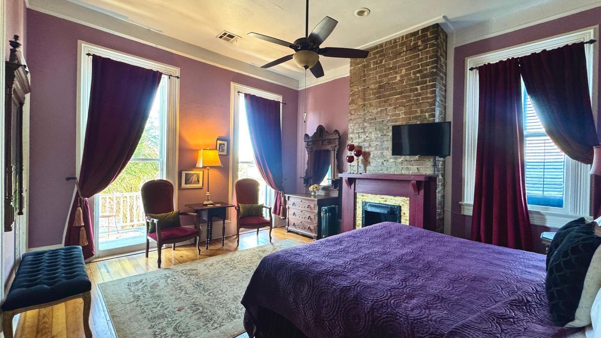 Boutique Double Queen Balcony And Pool Bed & Breakfast New Orleans