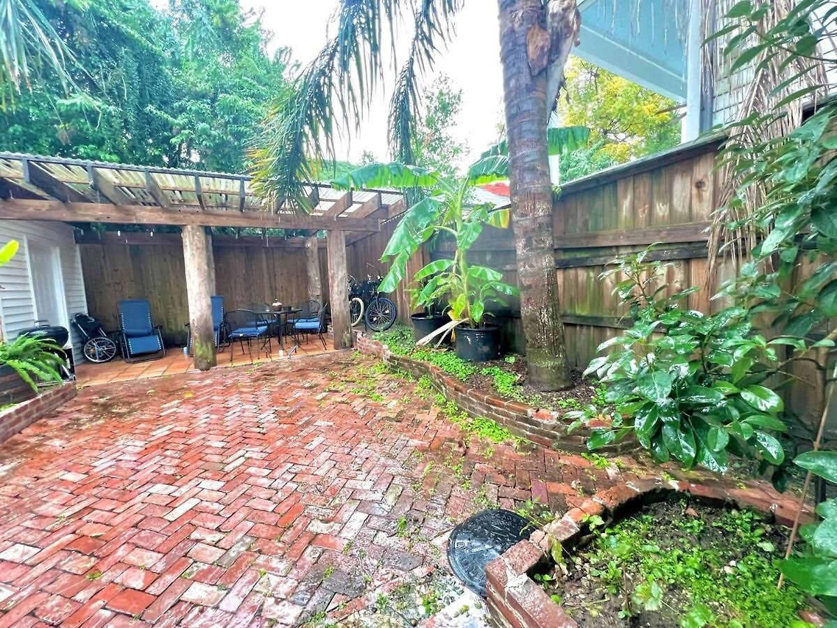 A Courtyard Garden Retreat With Splash Pool Holiday home New Orleans