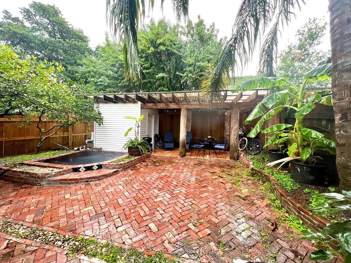 Holiday home A Courtyard Garden Retreat With Splash Pool