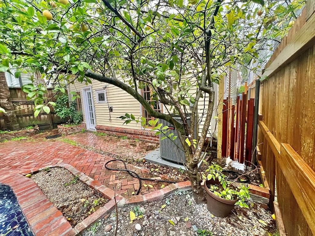 A Courtyard Garden Retreat With Splash Pool * New Orleans