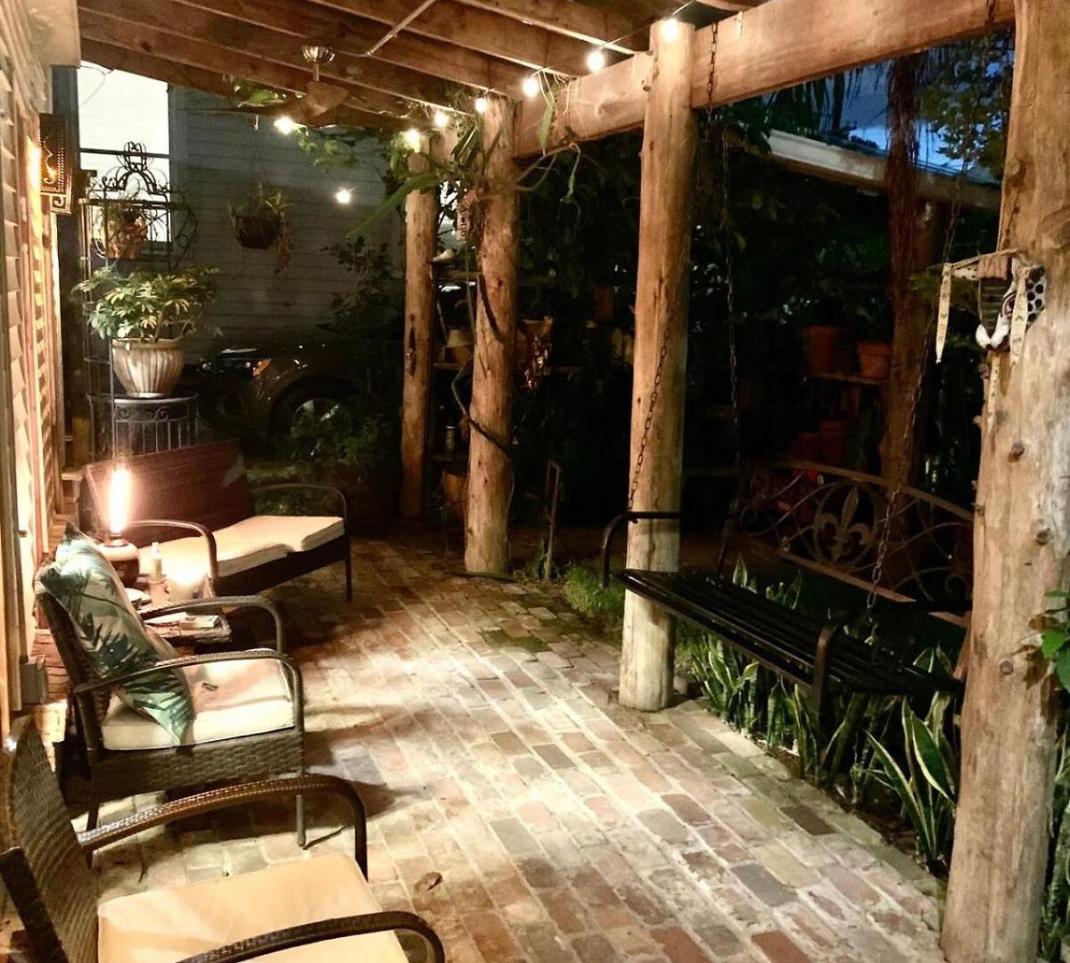 Holiday home A Courtyard Garden Retreat With Splash Pool *