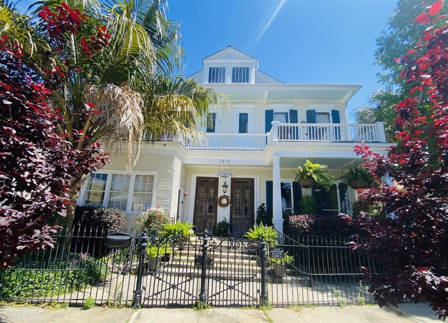 Bed & Breakfast Boutique King Balcony And Pool 3*