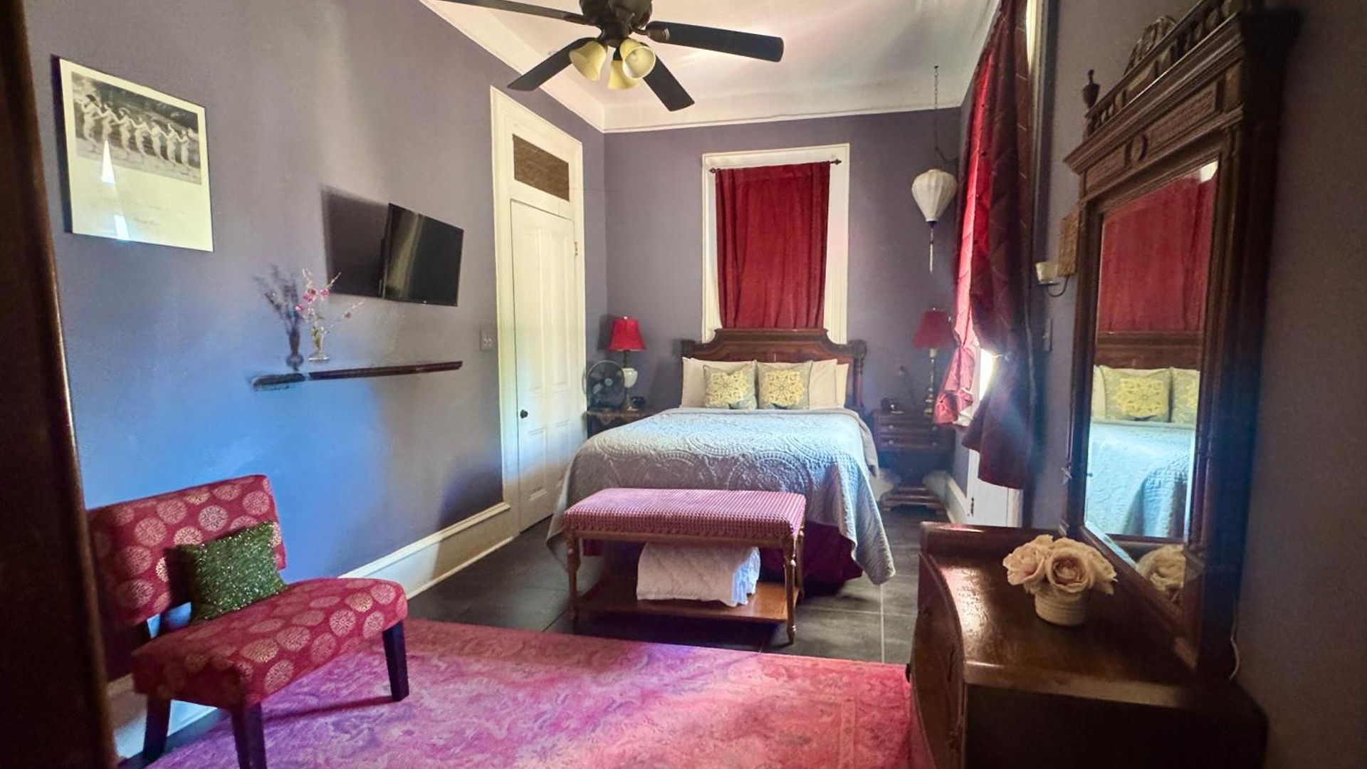 Boutique Double Queen Balcony And Pool Bed & Breakfast 3*