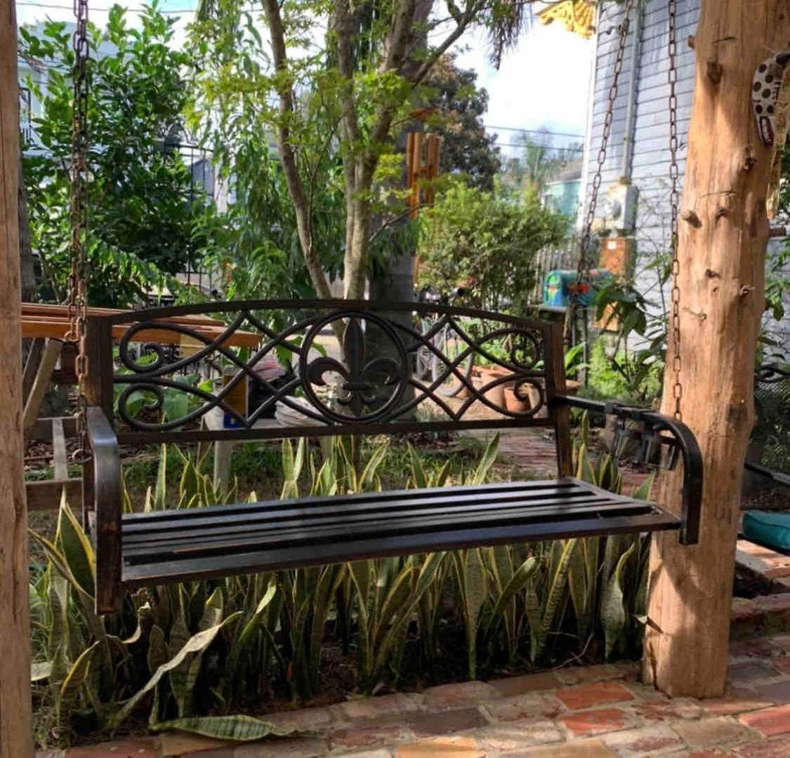 A Courtyard Garden Retreat With Splash Pool Holiday home