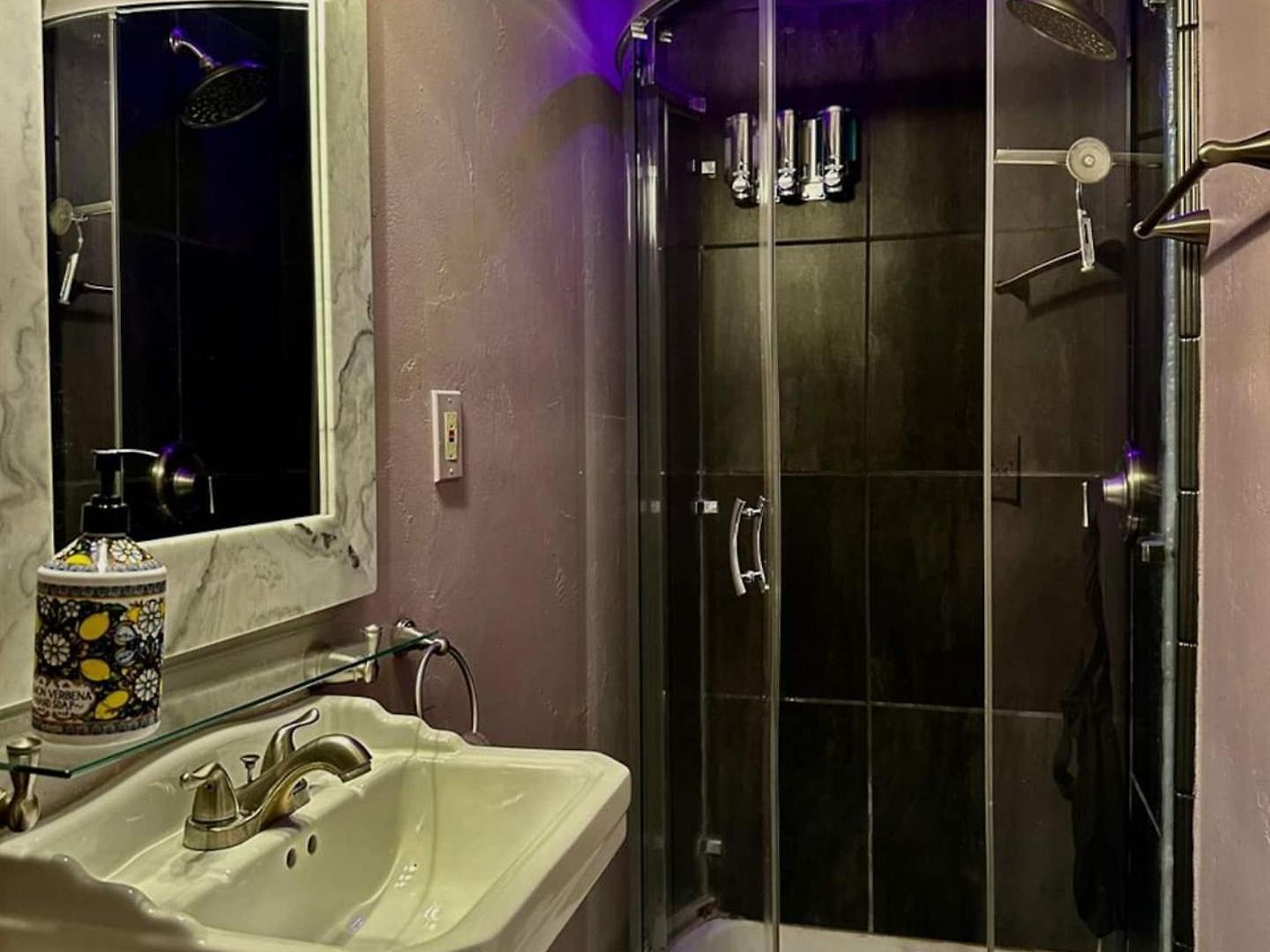 Bed & Breakfast Boutique Double Queen Balcony And Pool