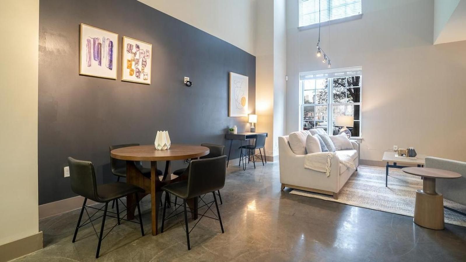 Apartment Landing Modern With Amazing Amenities